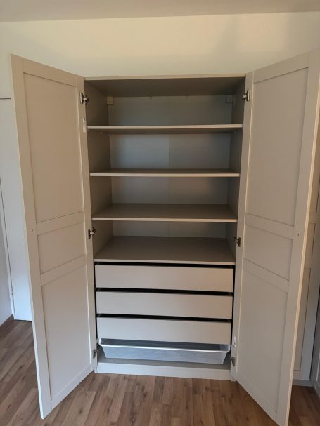 IKEA PAX Eckschrank aufgebaut und montiert